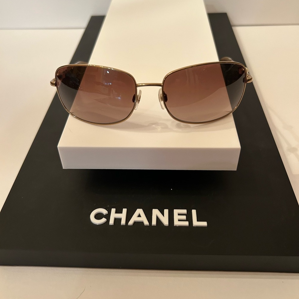 CHANEL Gold Sunglasses with Pearl Embellishment - Picture 6 of 9